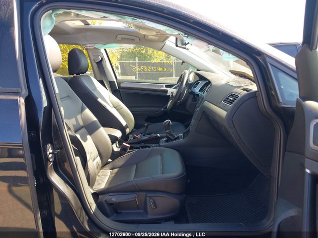 12702600 :رقم المزاد ، 3VW217AUXHM038325 vin ، 2017 Volkswagen Golf 1.8 Tsi Comfortline/1.8 Tsi Highline/1.8 Tsi Trendline مزاد بيع