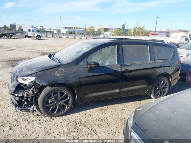Chrysler Pacifica Limited 2026 2C4RC1GGXTR274355 Image 15