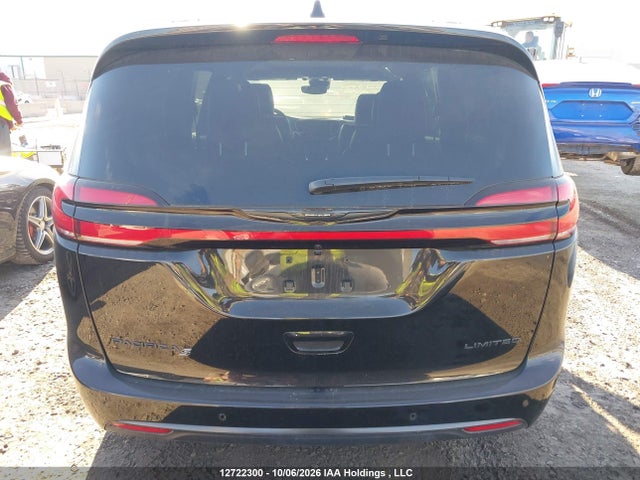 Chrysler Pacifica Limited 2026 2C4RC1GGXTR274355 Image 17