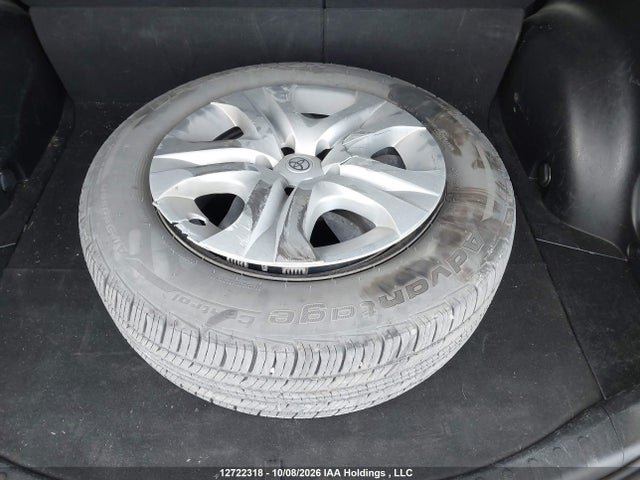 2T3ZFREV3FW151076 Toyota RAV4 LE