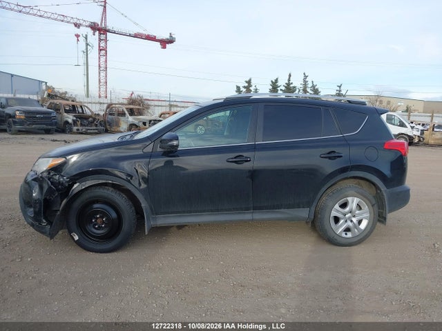 2T3ZFREV3FW151076 Toyota RAV4 LE