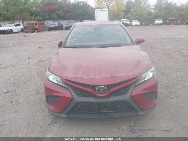 12717810 :رقم المزاد ، 4T1B11HK8JU634079 vin ، 2018 Toyota Camry L/le/xle/se/xse مزاد بيع