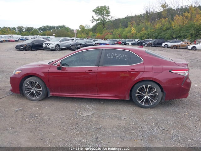 12717810 :رقم المزاد ، 4T1B11HK8JU634079 vin ، 2018 Toyota Camry L/le/xle/se/xse مزاد بيع