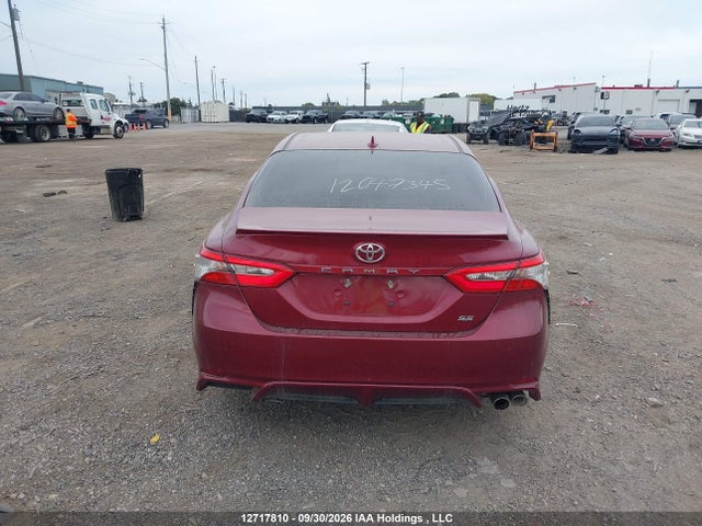 12717810 :رقم المزاد ، 4T1B11HK8JU634079 vin ، 2018 Toyota Camry L/le/xle/se/xse مزاد بيع