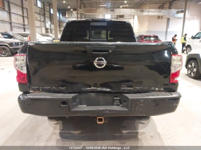 12722427 :رقم المزاد ، 1N6AA1E59JN518556 vin ، 2018 Nissan Titan Platinum/pro-4x/s/sl Midnight Edition/sv/sv Midnight Edition مزاد بيع