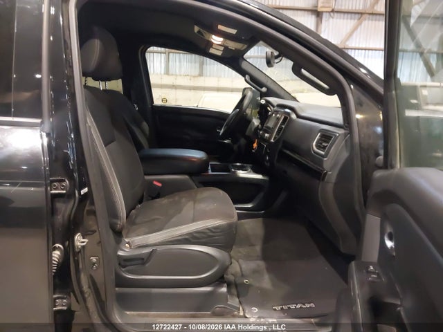 12722427 :رقم المزاد ، 1N6AA1E59JN518556 vin ، 2018 Nissan Titan Platinum/pro-4x/s/sl Midnight Edition/sv/sv Midnight Edition مزاد بيع