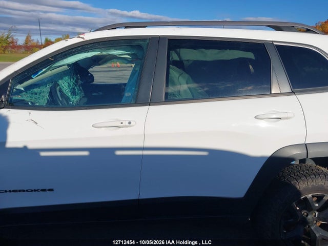 Продажа на аукционе авто 2016 Jeep Cherokee Trailhawk, vin: 1C4PJMBS0GW358269, номер лота: 12712454