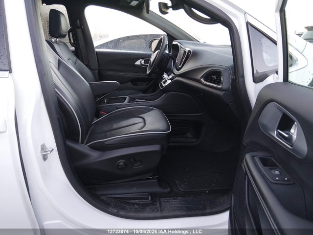 Chrysler Pacifica Limited 2026 2C4RC1GG8TR279098 Image 5