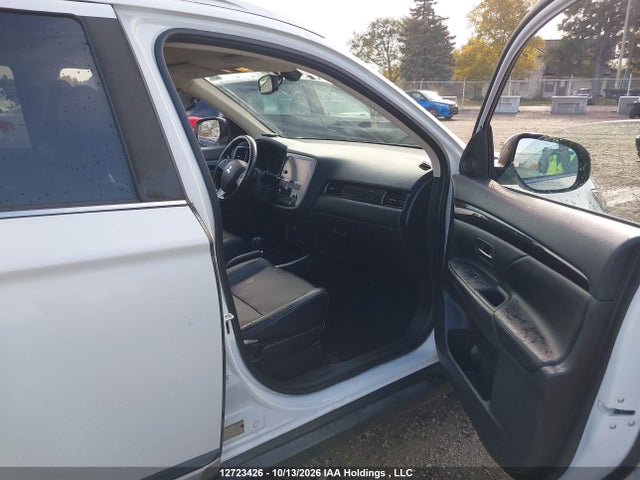 Продажа на аукционе авто 2017 Mitsubishi Outlander Es, vin: JA4AZ2A31HZ610344, номер лота: 12723426