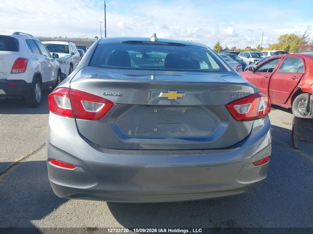 Chevrolet CRUZE LT 2018 1G1BE5SM0J7234440 Image 17