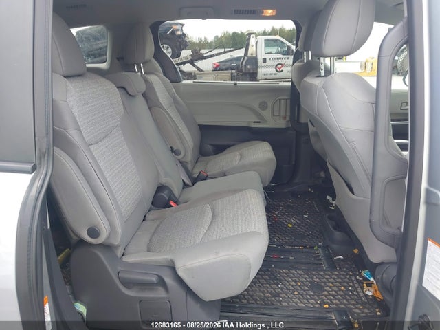 2021 Toyota Sienna Le 8-passenger მანქანა იყიდება აუქციონზე, vin: 5TDGRKEC5MS065481, აუქციონის ნომერი: 12683165