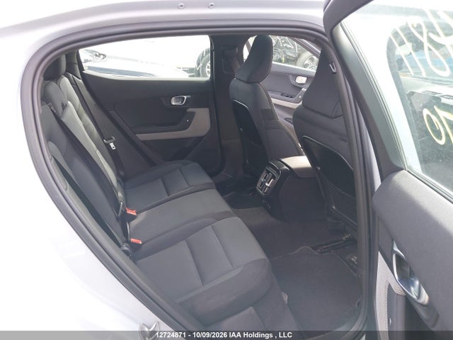 Polestar 2 2023 YSMEG3KA5PL145170 Image 8