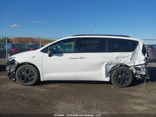 Chrysler Pacifica Hybrid Select 2024 2C4RC1S7XRR109132 Image 15