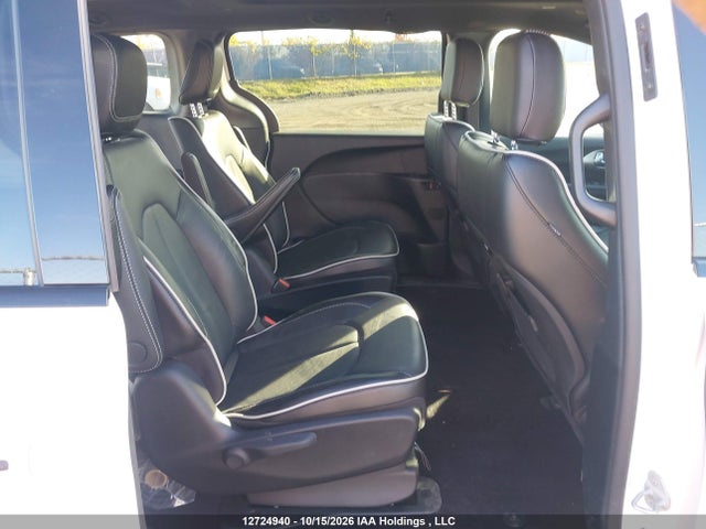 Chrysler Pacifica Hybrid Select 2024 2C4RC1S7XRR109132 Image 8