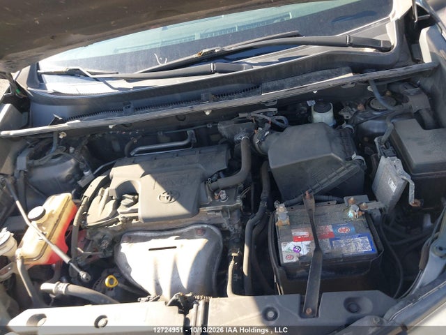 2T3ZFREV4FW157985 Toyota RAV4 LE