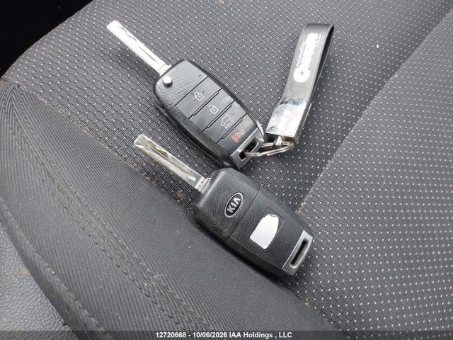 KIA Rondo Lx 2014 KNAHT8A31E7055425 Image 11