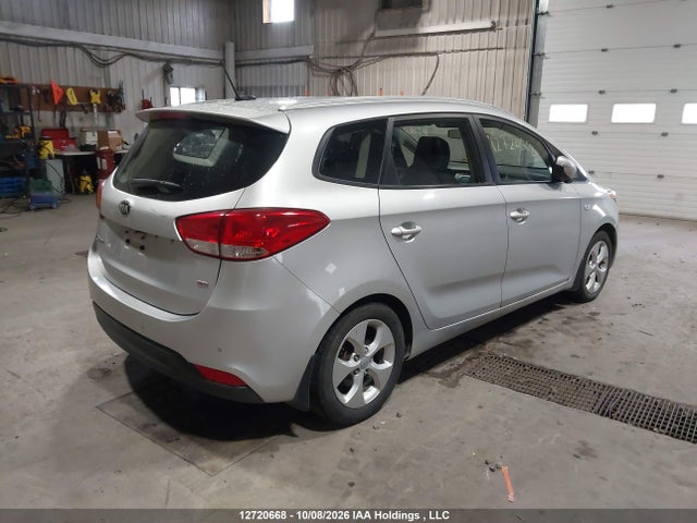 KIA Rondo Lx 2014 KNAHT8A31E7055425 Image 4