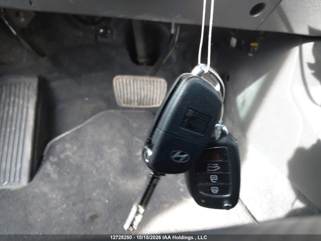 KM8J3CA27HU339402 Hyundai TUCSON SE