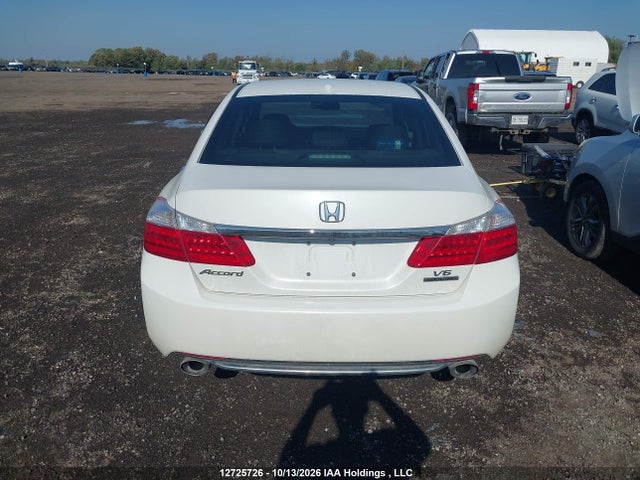 Honda Accord Touring 2015 1HGCR3F92FA801656 Image 16