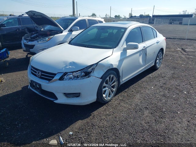 Honda Accord Touring 2015 1HGCR3F92FA801656 Image 2