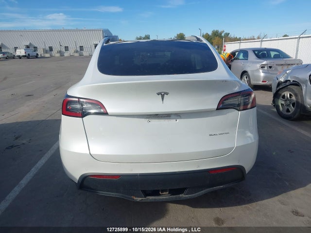 Tesla Model Y Long Range 2022 7SAYGAEE2NF465433 Image 17