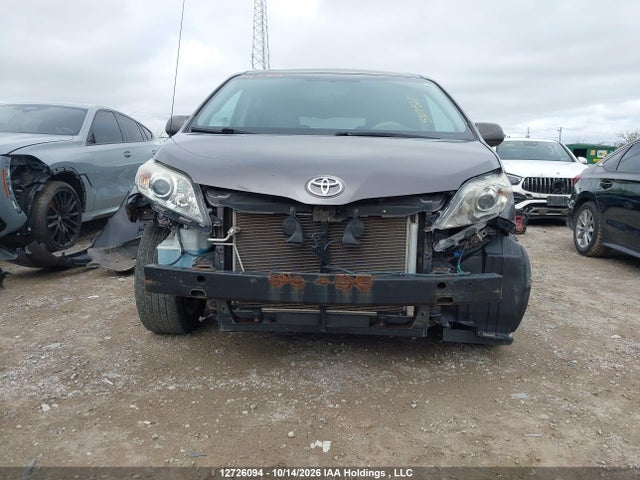 5TDKK3DC4ES507528 Toyota SIENNA LE