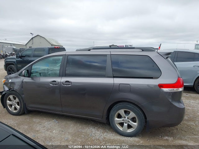 5TDKK3DC4ES507528 Toyota SIENNA LE