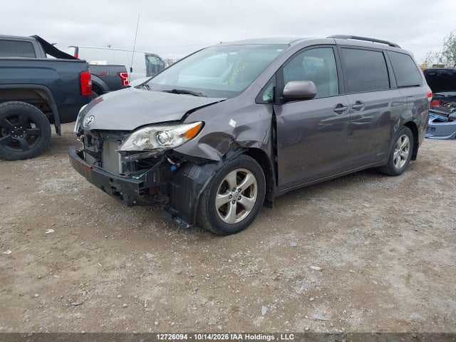 5TDKK3DC4ES507528 Toyota SIENNA LE