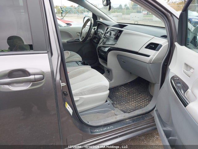 5TDKK3DC4ES507528 Toyota SIENNA LE