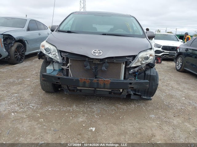 5TDKK3DC4ES507528 Toyota SIENNA LE