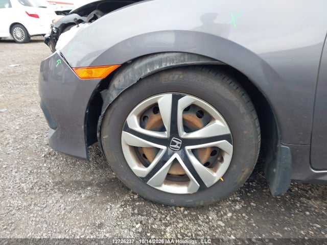 Honda Civic 2018 2HGFC2F52JH016215 Image 18