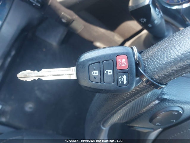 2T1BURHE9JC973015 Toyota COROLLA LE
