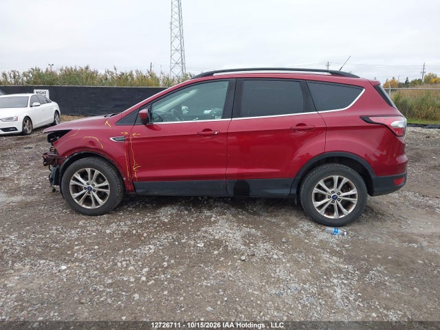 12726711 :رقم المزاد ، 1FMCU0HD8JUD52967 vin ، 2018 Ford Escape Sel مزاد بيع