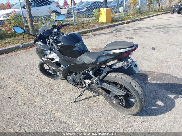 Kawasaki EX400 2021 JKAEXKG13MDAA8497 Image 3