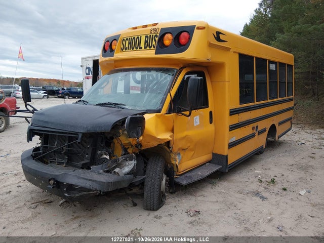 GMC Savana Cutaway Work Van 2019 1GD37SBG6K1144191 Image 2