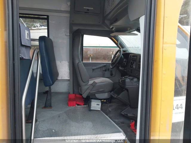 GMC Savana Cutaway Work Van 2019 1GD37SBG6K1144191 Image 5