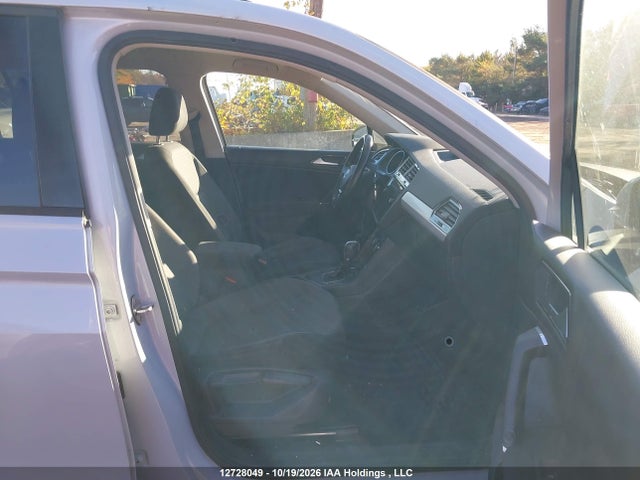 Продаж на аукціоні авто 2018 Volkswagen Tiguan Trendline, vin: 3VV1B7AX3JM158836, номер лоту: 12728049