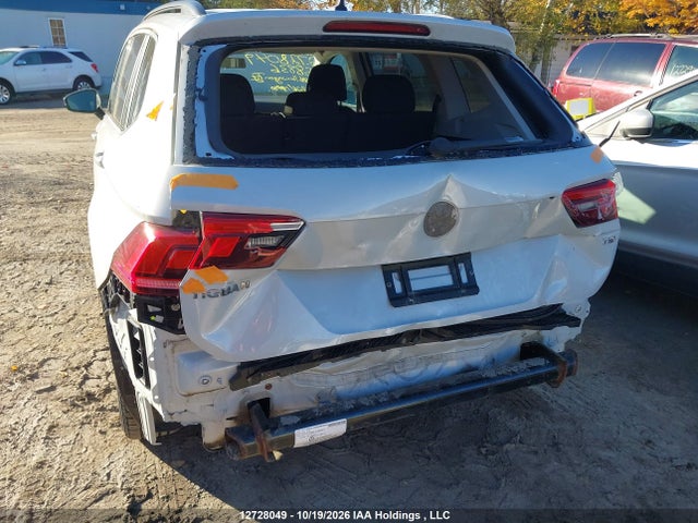 Продаж на аукціоні авто 2018 Volkswagen Tiguan Trendline, vin: 3VV1B7AX3JM158836, номер лоту: 12728049