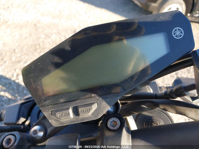 12706105 :رقم المزاد ، JYARN33N5EA000817 vin ، 2014 Yamaha Fz09 مزاد بيع