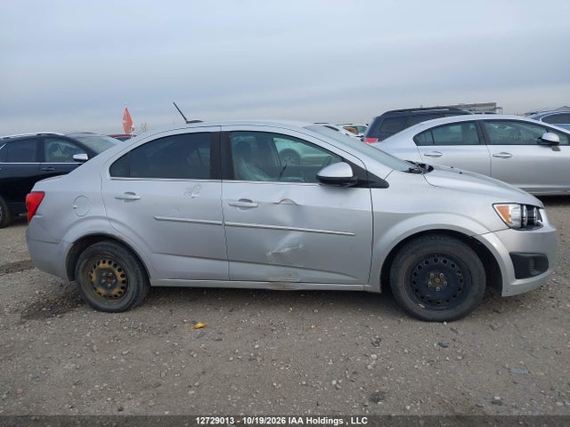 1G1JC5SH1F4202562 Chevrolet SONIC LT