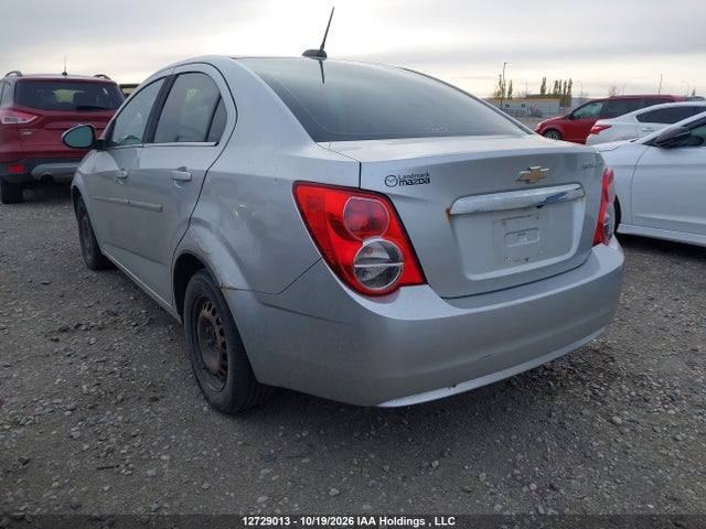 1G1JC5SH1F4202562 Chevrolet SONIC LT