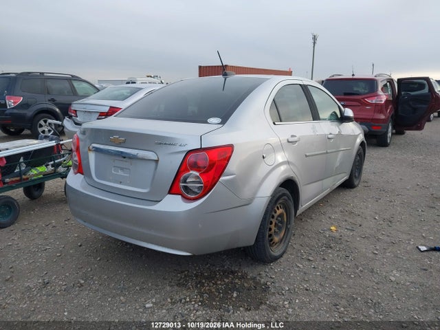 1G1JC5SH1F4202562 Chevrolet SONIC LT