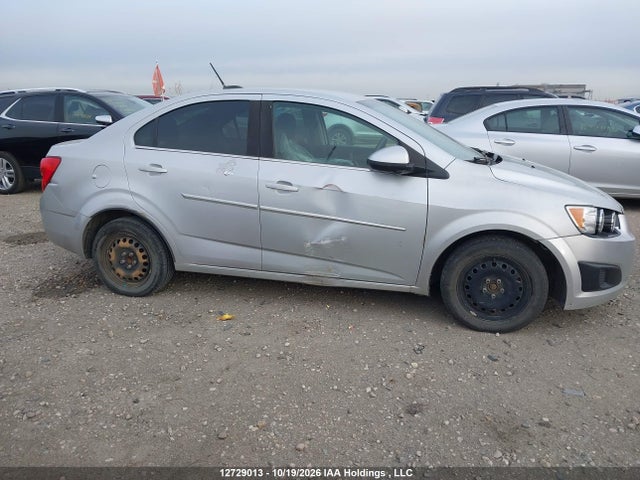 1G1JC5SH1F4202562 Chevrolet SONIC LT