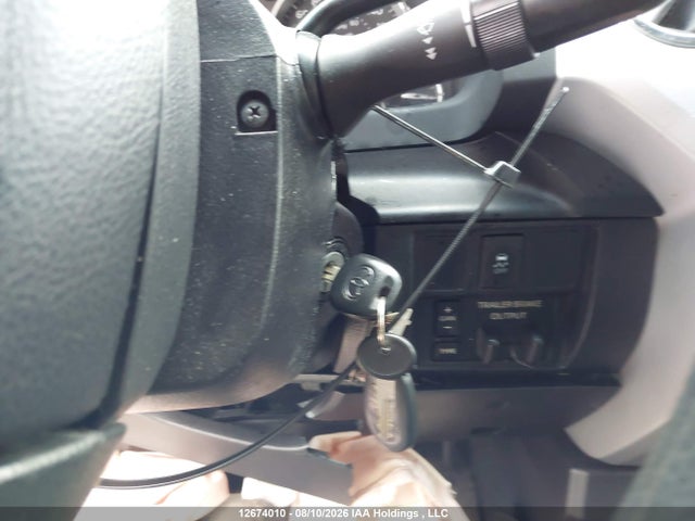 5TFDY5F19GX492388 Toyota Tundra Sr5 5.7l V8