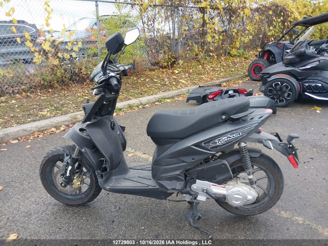 Vespa Primavera 2023 ZAPC506B9P4004802 Image 18