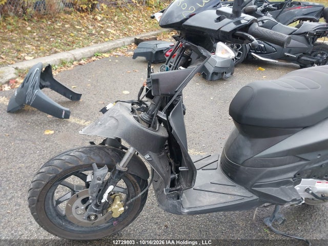Vespa Primavera 2023 ZAPC506B9P4004802 Image 23