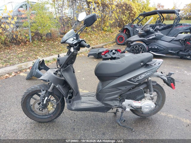 Vespa Primavera 2023 ZAPC506B9P4004802 Image 9