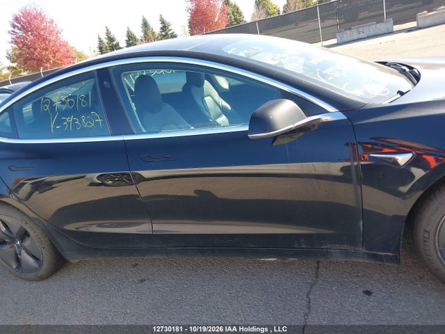 12730181 :رقم المزاد ، 5YJ3E1EB4KF393827 vin ، 2019 Tesla Model 3 Long Range/performance مزاد بيع