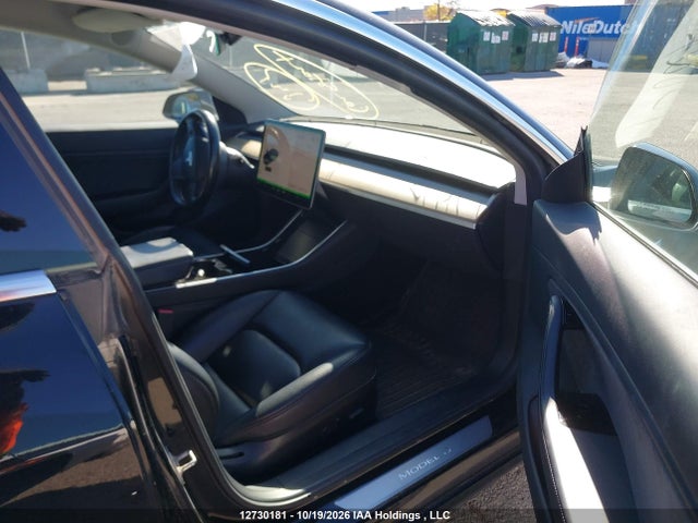 12730181 :رقم المزاد ، 5YJ3E1EB4KF393827 vin ، 2019 Tesla Model 3 Long Range/performance مزاد بيع