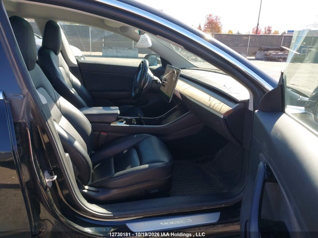 12730181 :رقم المزاد ، 5YJ3E1EB4KF393827 vin ، 2019 Tesla Model 3 Long Range/performance مزاد بيع